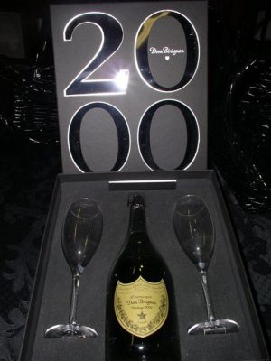 Dom Perignon Gift w/ 2 Glass Flutes 2000 750 ml